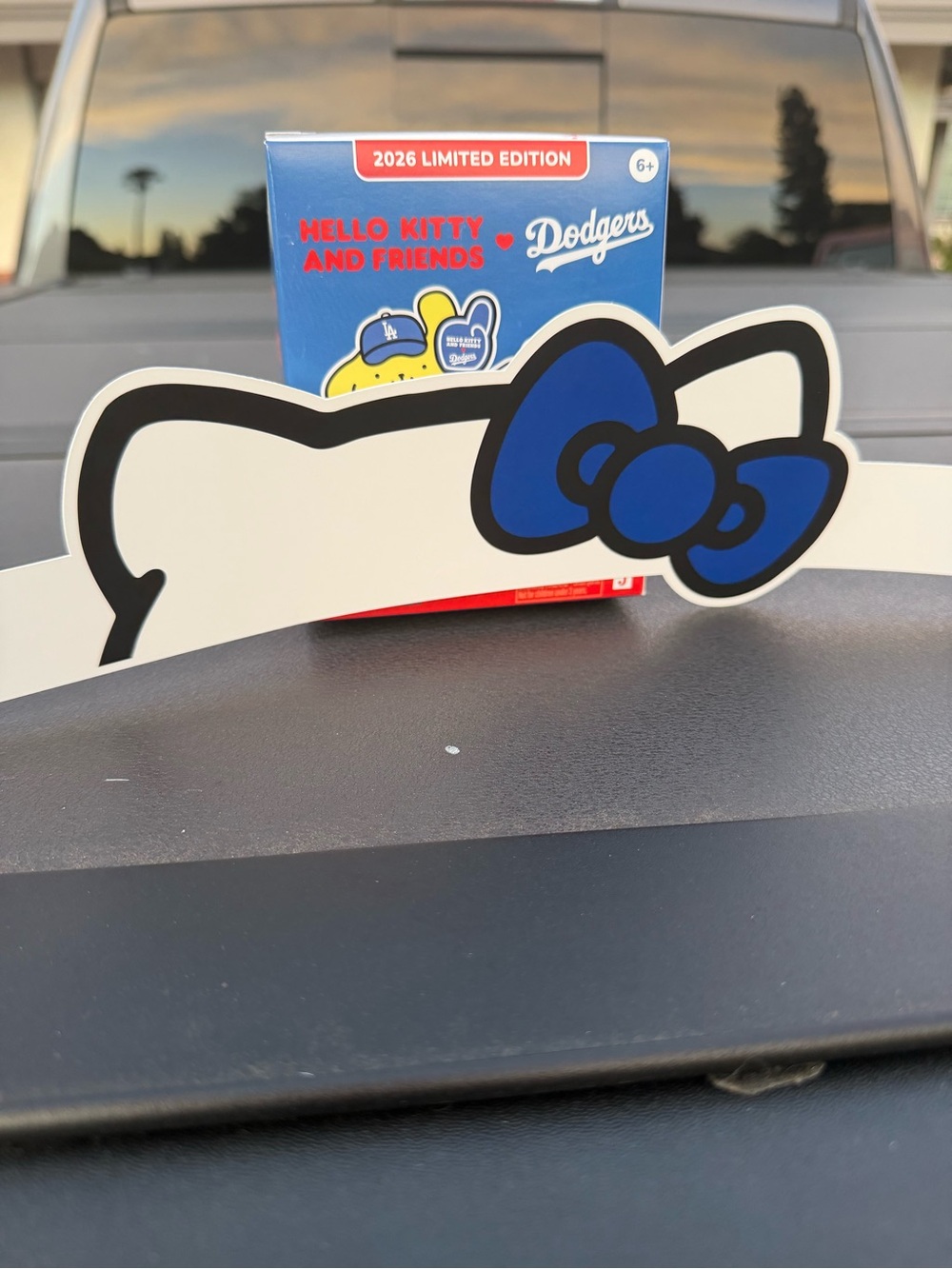 Los Angeles Dodgers Hello Kitty Limited Edition Plush keychain - Picture 4 of 4